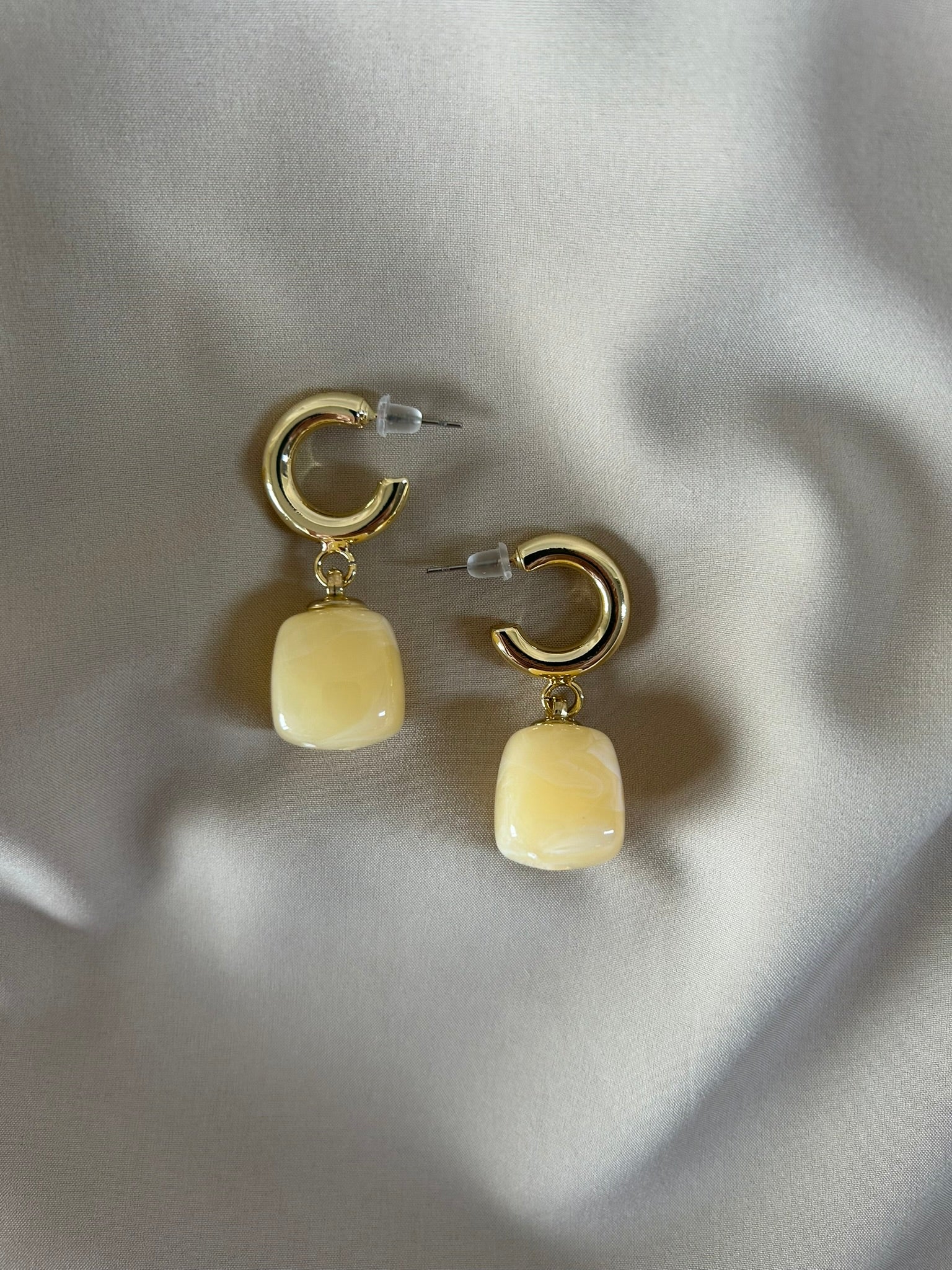 Pendientes Nora crema 2